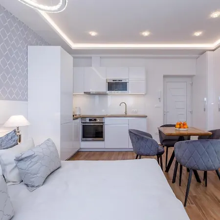 Helikon Apartman Apartament *