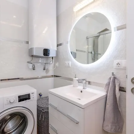 Helikon Apartman *